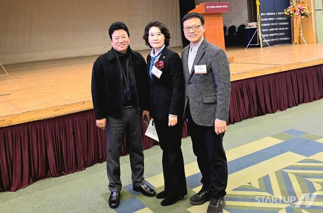 사단법인 한국조리기능장협회 제5대 이사장에 선출된 차원 기능장 (중앙)