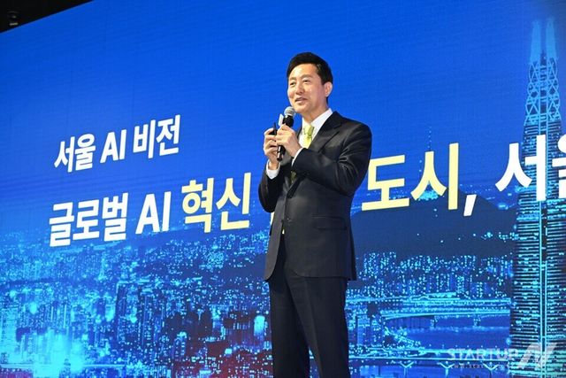 오세훈 서울시장이 2025년 3월 11일(화) 코엑스에서 개최된 ‘AI SEOUL 2025’ 행사에서 ‘글로벌 AI 혁신도시, 서울’이라는 주제로 비전 발표하고 있다.