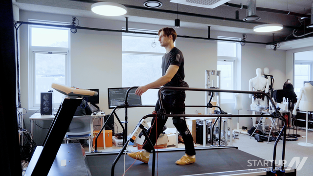 ‘옷처럼 입는 로봇’ 현실로… 소프트 웨어러블 로봇 리보디스, 베이스벤처스서 5억 시드 투자