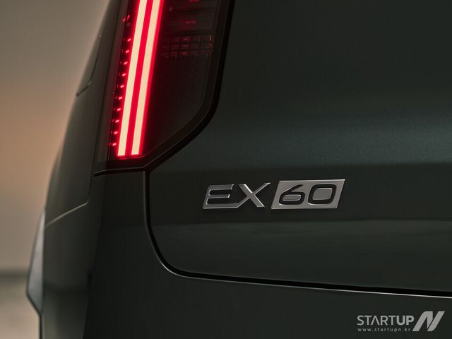 볼보 EX60, 중앙집중형 오디오 플랫폼 첫 탑재…차량 사운드도 ‘소프트웨어 경쟁’