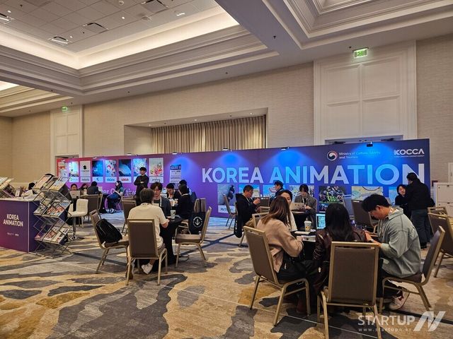 지난 2월 22일~25일 나흘간 미국 샌디에이고에서 열린 ‘키즈스크린 서밋 2026’ 한국공동관에 참여한 애니메이션 기업들이 비즈니스 상담을 하고 있다.