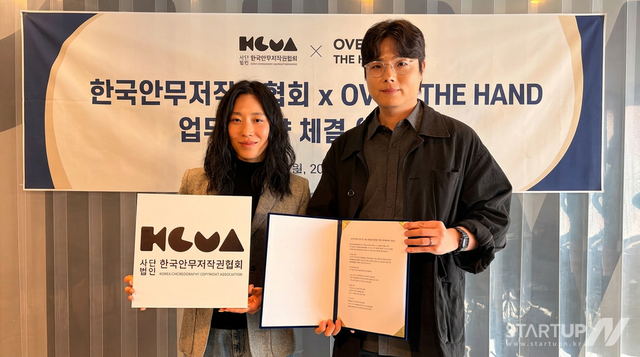 왼쪽부터 한국안무저작권협회 김혜랑(리아킴) 대표와 오버더핸드 이규승 대표