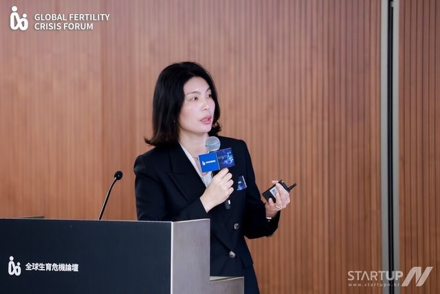 유혜미 한양대 교수가 홍콩에서 열린 ‘2026 글로벌 출산율 위기 포럼’에서 발표를 진행하고 있다.