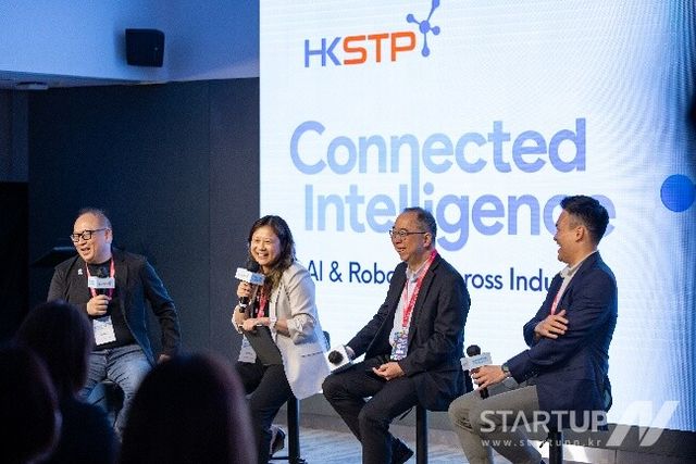 왼쪽부터 Toa Charm 박사, Elsie Gung, Hui Chun Wai 박사, 그리고 Kevin Lee는 현재 인공지능(AI)의 전제와 방향성에 대해 논의했다.