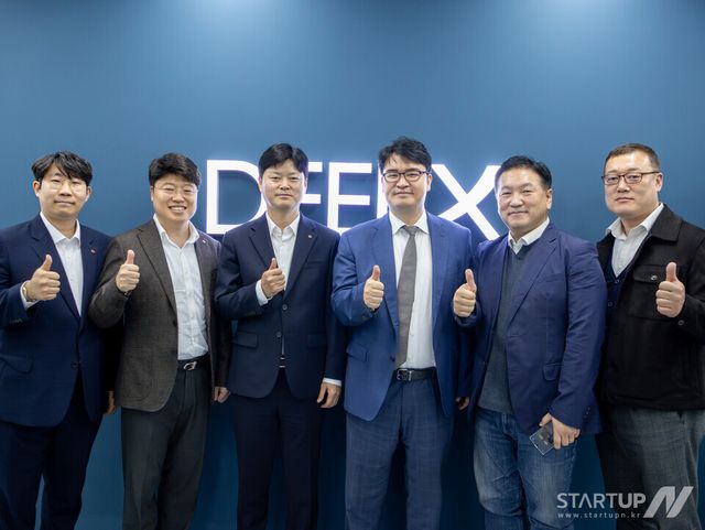 왼쪽 가운데 롯데이노베이트 김영갑 본부장, 오른쪽 가운데 김녹원 대표