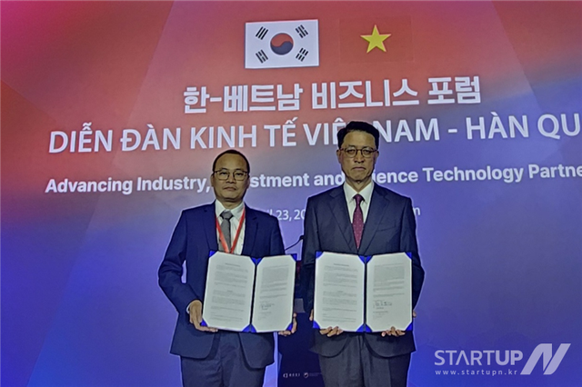 (우)현대바이오 배병준 사장과 베파코 PHAM THU TRIEU 대표. (제공= 현대바이오)