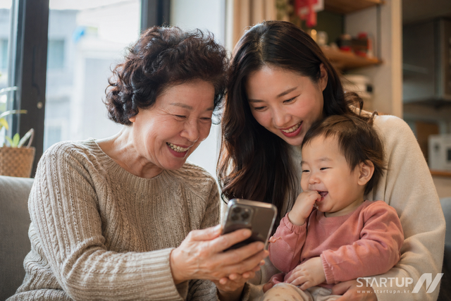 “가족이 매일 접속”… 쑥쑥찰칵, 육아 앱 넘어 ‘패밀리 SNS’로 확장