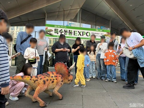 스미스, ‘정브르X키워 특수동물 엑스포’서 로봇 공룡 공개…피지컬 AI 콘텐츠 시장 공략