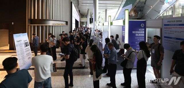 22일 서울 코엑스에서 개막한 PIS FAIR 2026 참가자들이 행사 입장을 기다리고 있다. (출처: PIS FAIR 조직위원회)