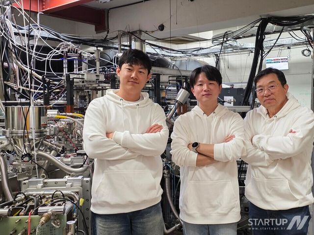 왼쪽부터 이터나퓨전의 정윤호 CTO, 김태경 대표, 황용석 CSO (사진 제공=이터나퓨전)