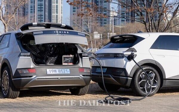 ©데일리포스트=스피드메이트 출동 차량이 전기차를 충전하는 모습 / 스피드메이트 제공