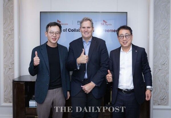 ©데일리포스트=사진 좌측부터 김주선 SK하이닉스 인프라 사장-마크 아담스 펭귄 솔루션스 CEO-유영상 SKT CEO / SK하이닉스 제공