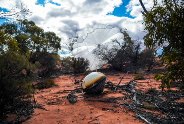 2025년 5월 13일, 바르다 스페이스의 3호 캡슐 'W-3'가 2개월간의 궤도 실험을 마치고 지구 대기권에 재진입해 호주 사막에 착륙한 모습.&nbsp;&nbsp;ⓒ데일리포스트=이미지 제공/Varda Space Industries