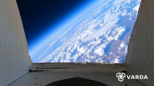 우주 궤도에서 촬영된 바르다 스페이스 캡슐 내부 시점.&nbsp;ⓒ데일리포스트=이미지 제공/Varda Space Industries