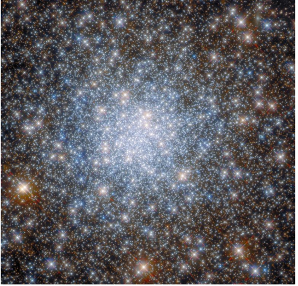 허블 우주망원경이 포착한 구상성단의 모습. 수천 개의 별이 중력으로 묶여 밀집된 이 구조는, 고립형 블랙홀이 발견된 궁수자리 방향의 배경과 유사한 환경을 보여준다.&nbsp;ⓒ데일리포스트=이미지 제공/NASA/ESA