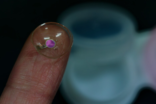 OLED 컨택트렌즈 샘플&nbsp;&nbsp;ⓒ데일리포스트=이미지 제공/KAIST