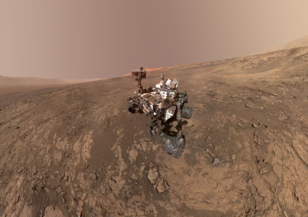 화성 게일 분화구를 탐사 중인 큐리오시티 로버&nbsp;&nbsp;ⓒNASA/JPL-Caltech