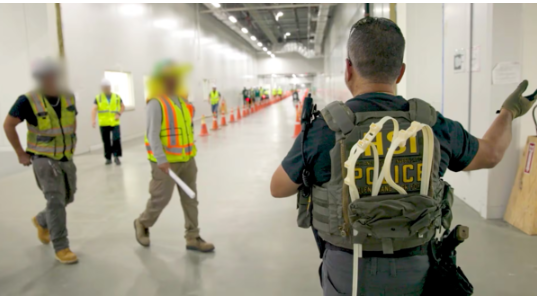 미 이민당국이 공개한 현대차-LG에너지솔루션 합작공장 이민 단속 현장&nbsp;&nbsp;ⓒ데일리포스트=이미지 제공/ICE 홈페이지