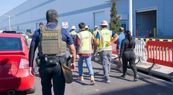 미 이민당국이 공개한 현대차-LG에너지솔루션 합작공장 이민 단속 현장&nbsp;&nbsp;ⓒ데일리포스트=이미지 제공/ICE 홈페이지