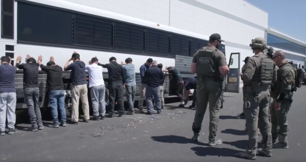 미국 이민세관단속국(ICE)은 조지아주에 위치한 현대자동차와 LG에너지솔루션 합작 배터리 공장 건설 현장에서 한국인 직원 300여 명을 기습적으로 단속하고 구금했다.&nbsp;ⓒ데일리포스트=이미지 제공/ICE 홈페이지