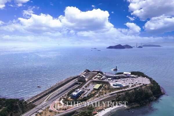 ©데일리포스트=거가대로 침매터널 구간 전경 / 대우건설 제공