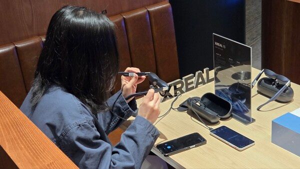 ⓒ데일리포스트=엑스리얼 AR 글래스 체험 이미지 출처/ 곽민구 기자