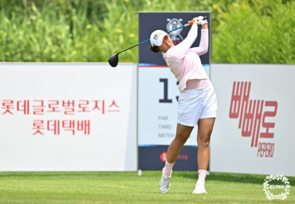 ©데일리포스트=박예지 프로 티 샷 / KLPGA