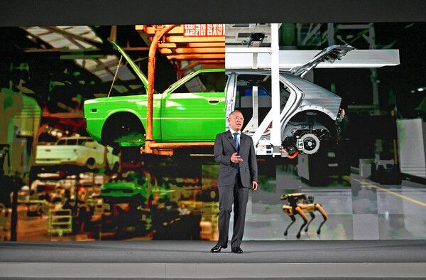 ©AP신문(AP뉴스)/ 이미지 제공 = 현대자동차 ▲울산 EV 전용공장 기공식에서 정의선 회장이 기념 연설을 하고 있는 모습