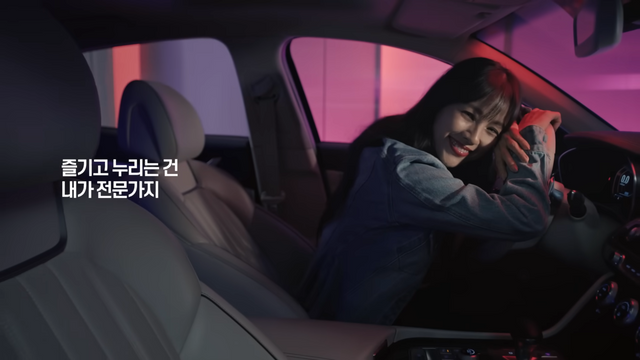 [AP신문 광고평론 No.917]&nbsp; 이효리를 '즐기고 누리는 전문가'로 포지셔닝했다. 사진 롯데렌탈 유튜브 캡처 ⓒAP신문(AP뉴스)