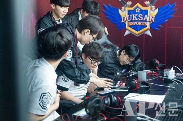 ©AP신문(AP뉴스)/ 이미지 제공 = 크래프톤 ▲덕산 이스포츠 선수단