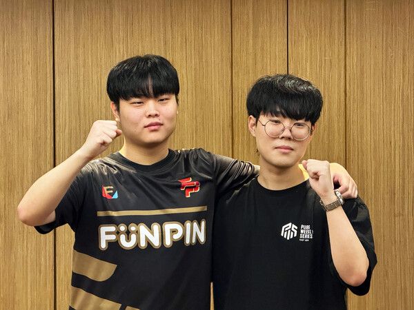 ©AP신문(AP뉴스)/ 이미지 제공 = 크래프톤 ▲V7 펀핀의 토시 선수(왼쪽)와 김성민 코치