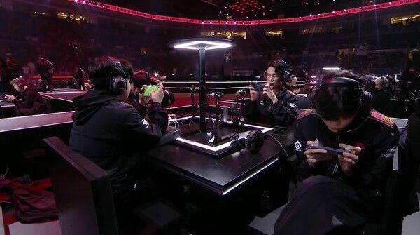 ©AP신문(AP뉴스)/ 이미지 제공 = 크래프톤 ▲농심 선수단