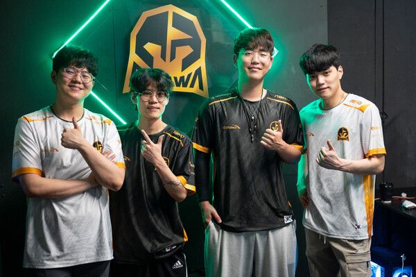 ▲다나와 e스포츠 선수들. (왼쪽부터) 살루트, 로키, 서울, 이노닉스/ 이미지 = 크래프톤 제공
