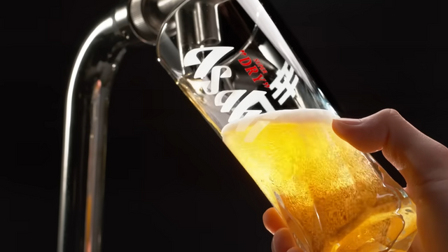 [AP신문 광고평론 No.841]&nbsp; 마치 생맥주를 마시는 것 같다는 점을 강조했다. 사진 아사히 유튜브 캡처 ⓒAP신문(AP뉴스)