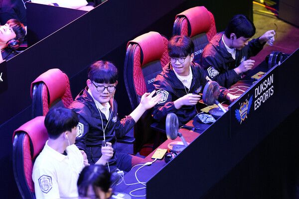 ©AP신문(AP뉴스)/ 이미지 제공 = 크래프톤 ▲덕산 이스포츠 선수단