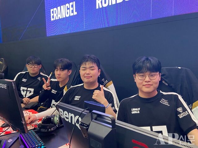 ©AP신문(AP뉴스)/ 박수연 기자 ▲젠지 선수단. (왼쪽부터) '발포' 김민재 선수, '렉스' 김해찬 선수, '애더' 정지훈 선수, '토시' 성윤모 선수