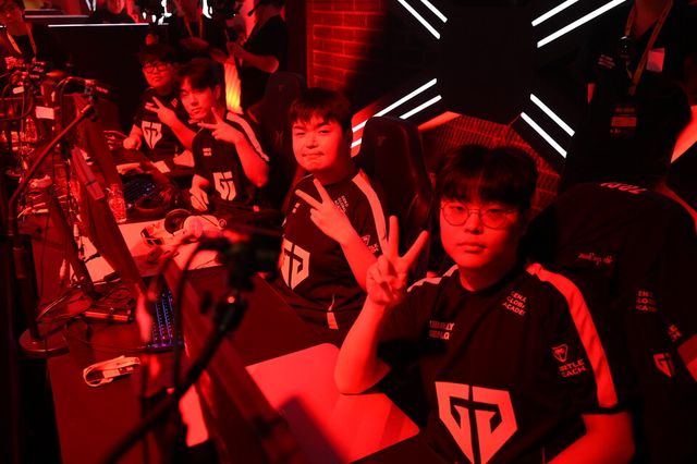 ©AP신문(AP뉴스)/ 이미지 제공 = 크래프톤 ▲젠지 선수단.