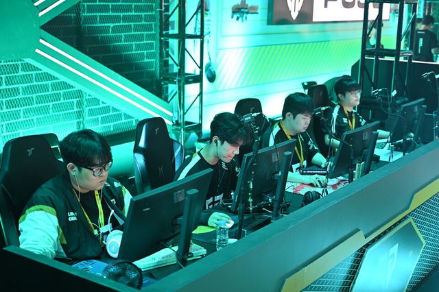 ©AP신문(AP뉴스)/ 이미지 제공 = 크래프톤 ▲젠지 선수단.