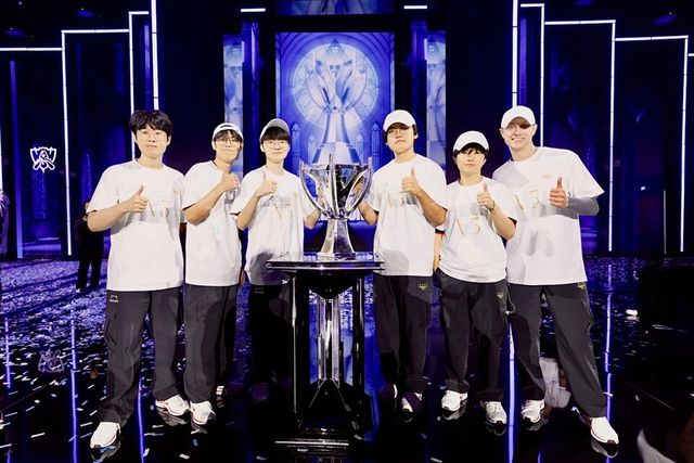 ©AP신문(AP뉴스)/ 이미지 제공 = T1 ▲T1은 현지 시각으로 2일 영국 런던 O2 아레나에서 열린 ‘2024 리그 오브 레전드 월드 챔피언십’ 결승전에서 BLG를 3:2로 꺾고 우승을 차지했다.