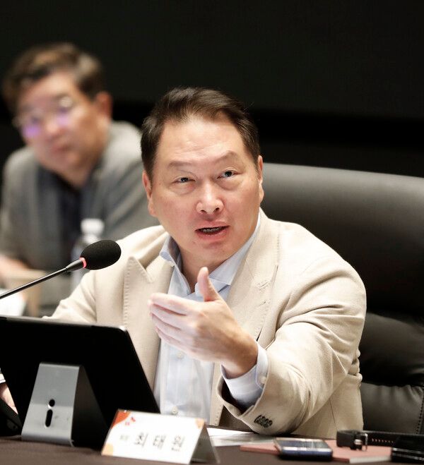 ©AP신문(AP뉴스)/ 이미지 제공 = SK그룹 ▲최태원 SK그룹 회장이 지난 15일 서울 광진구 그랜드 워커힐 서울에서 열린 ‘2023 확대경영회의’에서 기조 연설을 하고 있다.