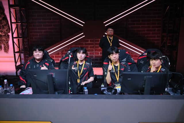 ©AP신문(AP뉴스)/ 이미지 제공 = 크래프톤 ▲T1 선수단. (왼쪽부터) '타입' 이진우 선수, '이엔드' 노태영 선수, '레이닝' 김종명 선수, '제니스' 이재성 선수.