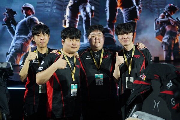 ©AP신문(AP뉴스)/ 이미지 제공 = 크래프톤 ▲T1 '레이닝' 김종명, '제니스' 이재성, '타입' 이진우, '이엔드' 노태영 선수.