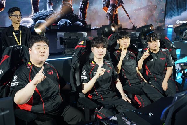 ©AP신문(AP뉴스)/ 이미지 제공 = 크래프톤 ▲T1 선수들. (왼쪽부터) '타입' 이진우, '이엔드' 노태영, '레이닝' 김종명, '제니스' 이재성 선수.