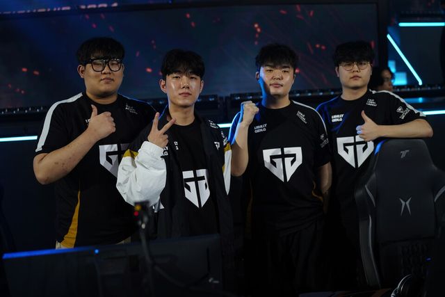 ​©AP신문(AP뉴스)/ 이미지 제공 = 크래프톤 ▲젠지 '발포' 김민재 선수, '렉스' 김해찬 선수, '애더' 정지훈 선수, '토시' 성윤모 선수​