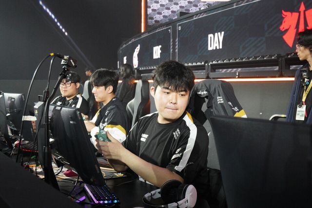 ©AP신문(AP뉴스)/ 이미지 제공 = 크래프톤 ▲젠지 선수단.