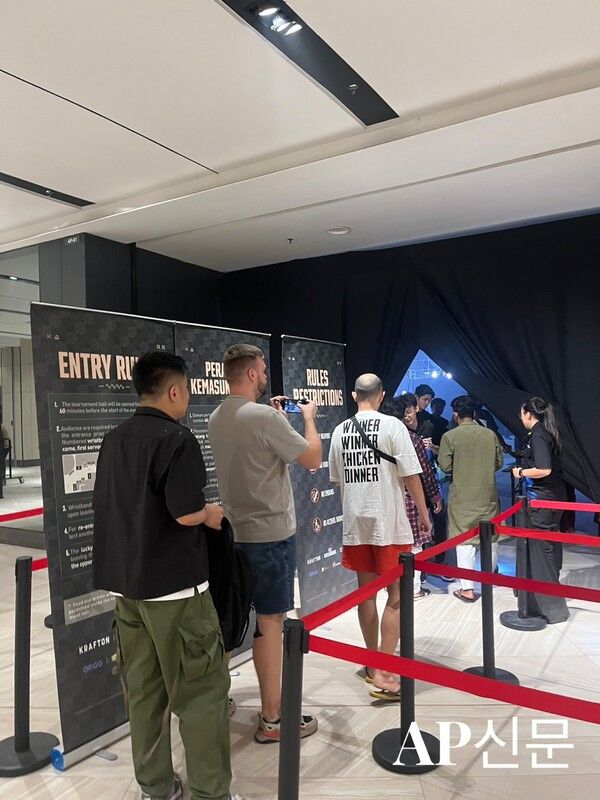 ⓒAP신문(AP뉴스)/ 박수연 기자 = ▲ 말레이시아 쿠알라룸푸르 '트로피카나 가든스 몰 컨벤션 센터에서 열린 'PGC2024' 그랜드 파이널에서 팬들이 줄을 서고있다