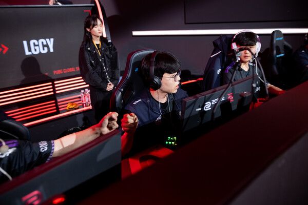 ©AP신문(AP뉴스)/ 이미지 제공 = 크래프톤 ▲광동 프릭스 선수단