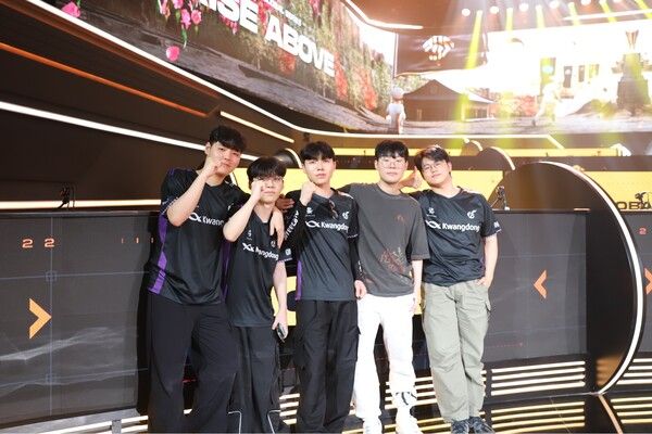 ©AP신문(AP뉴스)/ 이미지 제공 = 크래프톤 ▲(왼쪽부터) 광동 프릭스 빈, 규민, 헤븐, 플리케, 살루트