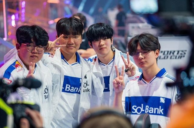 ©AP신문(AP뉴스)/ 이미지 제공 = 크래프톤 ▲DRX 선수단. (왼쪽부터) 큐엑스, 쏘이지, 씨재, 현빈 선수