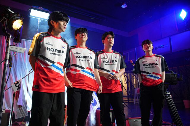 ©AP신문(AP뉴스)/ 이미지 제공 = 크래프톤 ▲한국 선수단. (왼쪽부터) 이노닉스, 살루트, 서울, 헤븐